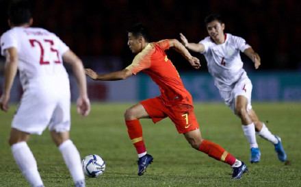 武磊错失多次破门机会，蒿俊闵补射未进，中国国足0-0菲律宾