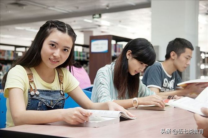 平时总逃课、不学习的大学生，为何期末也不会挂科？谜题终于解决