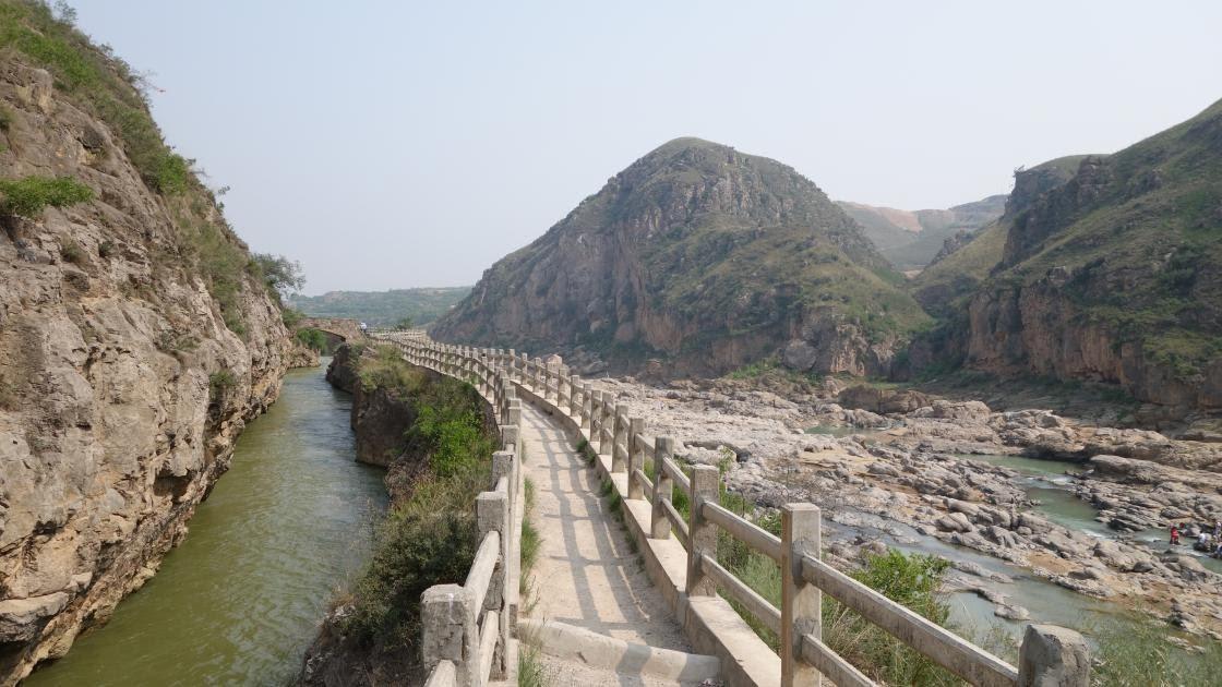都江堰水利工程修建于哪个朝代，助秦国一统天下的三大水利工程？