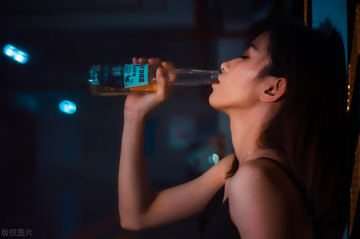 成年人该懂的爱情哲理：再爱一个人，也不要翻看男友手机