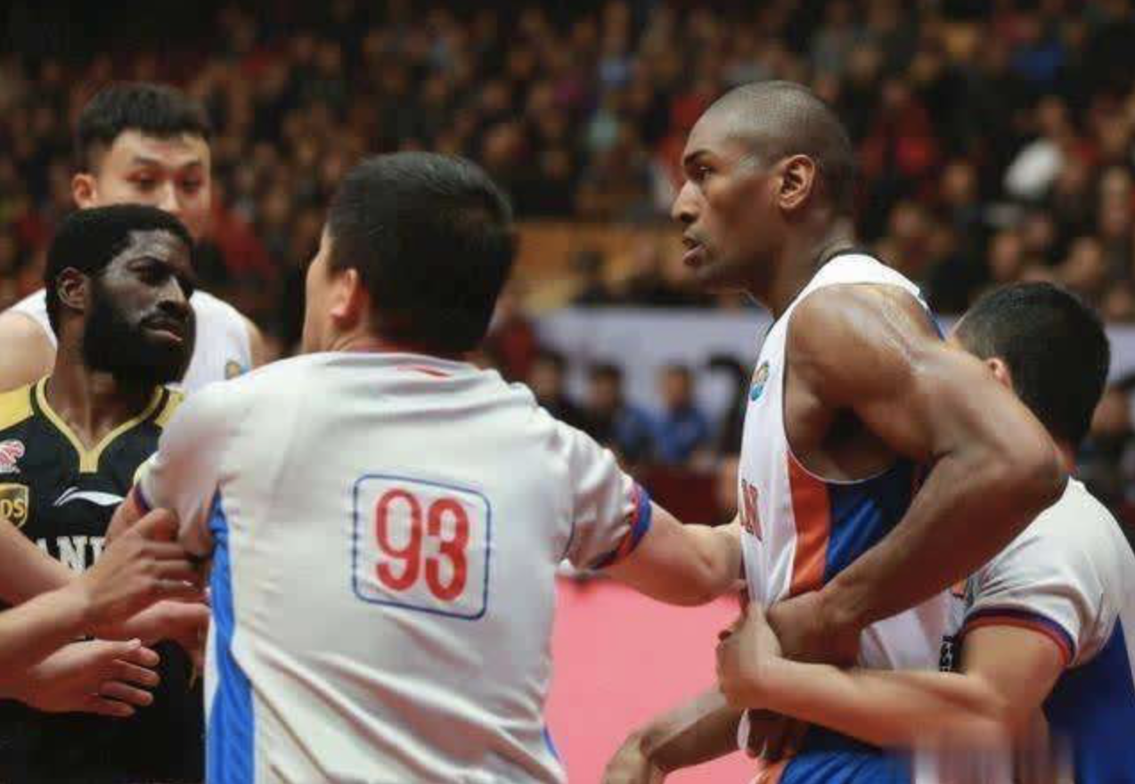 阿泰 为什么cba（当年阿泰加盟CBA年薪千万，为何打了15场就被裁，不止是5次冲突）