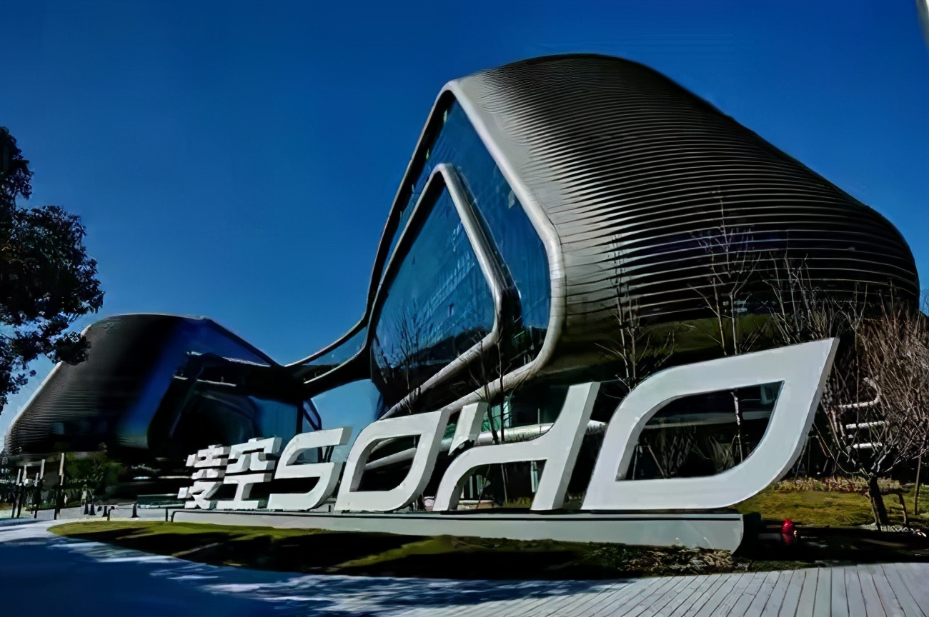 潘石屹夫妻俩走的“路子”，连曹德旺都看不清