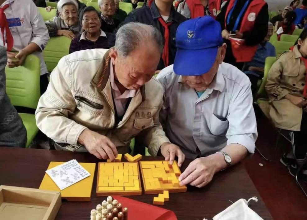 过年寄给长辈的包裹中，藏着适合他们玩的老年玩具