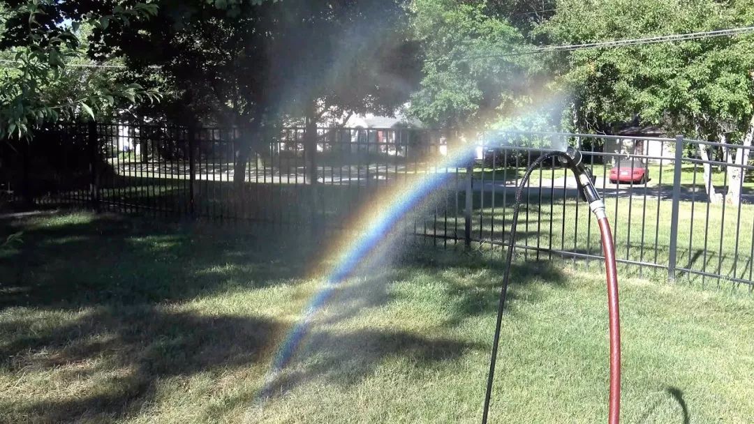 水中镜(夏日陪娃教程！让娃惊艳的彩虹实验，在家寻找美丽七色光)