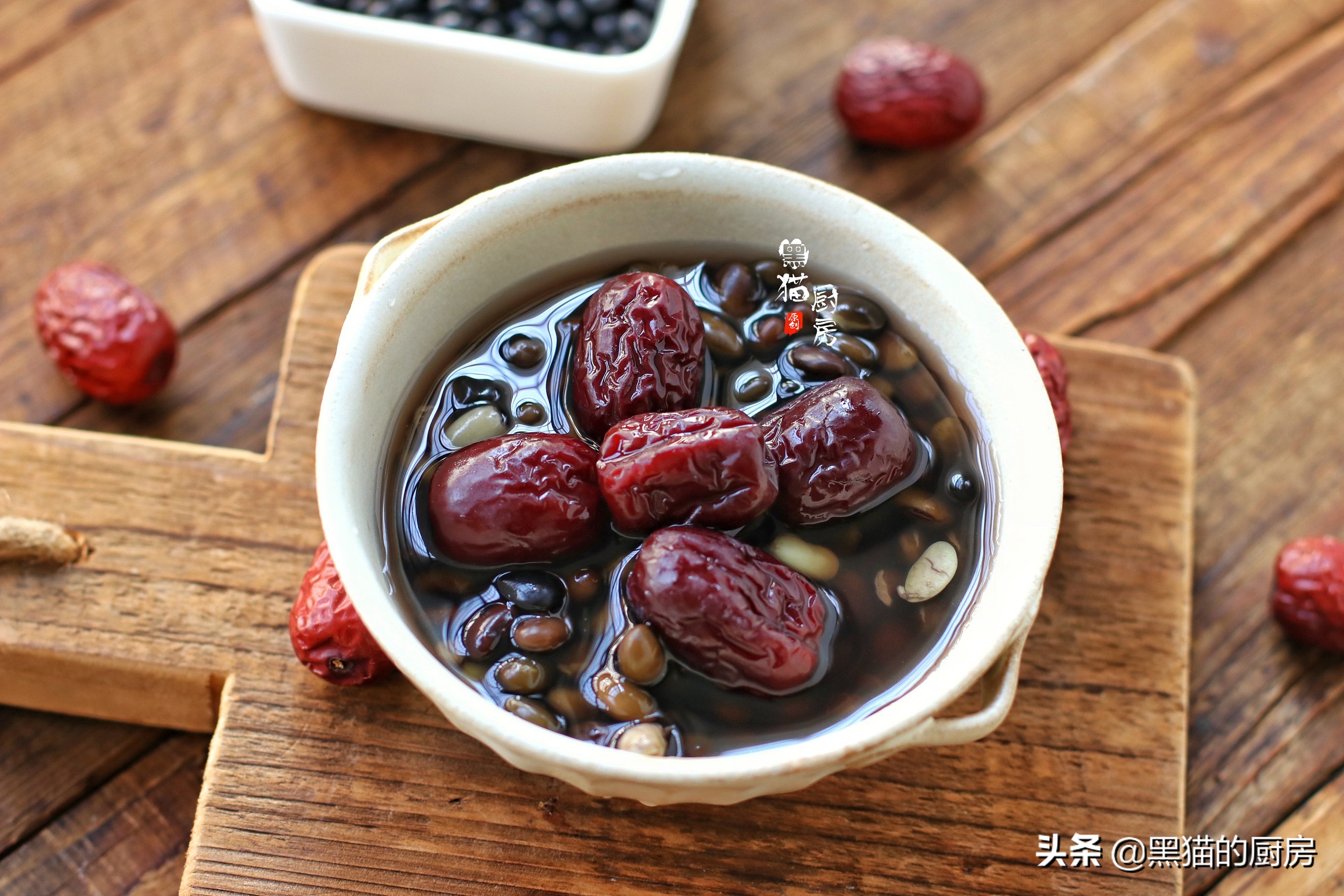 人到40多吃黑豆，别只会用黑醋泡，春天我常这样煮，越简单越好