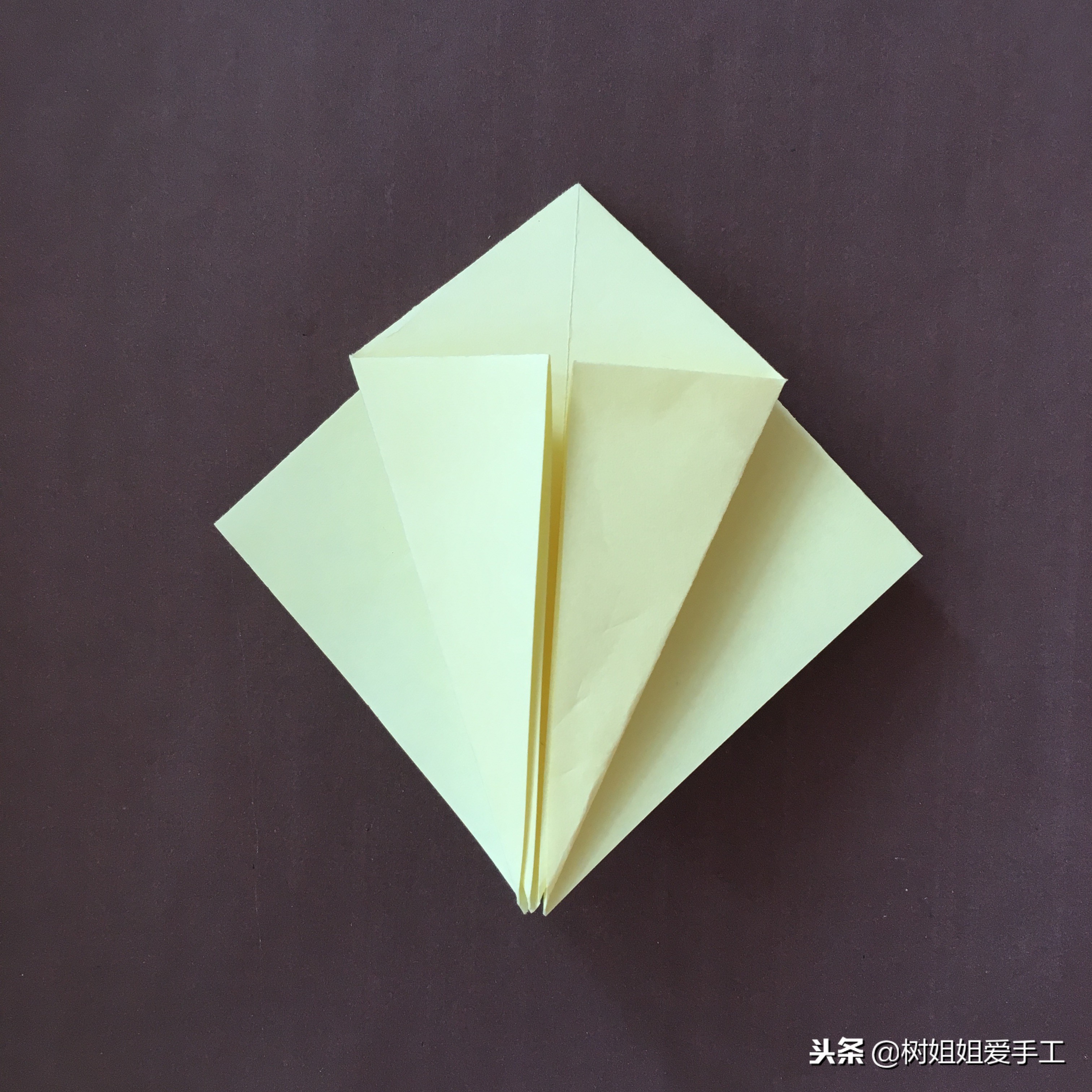 亲子手工：1张正方形折出开屏孔雀的方法