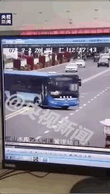 这届高考催泪瞬间，看到第一个就忍不住了