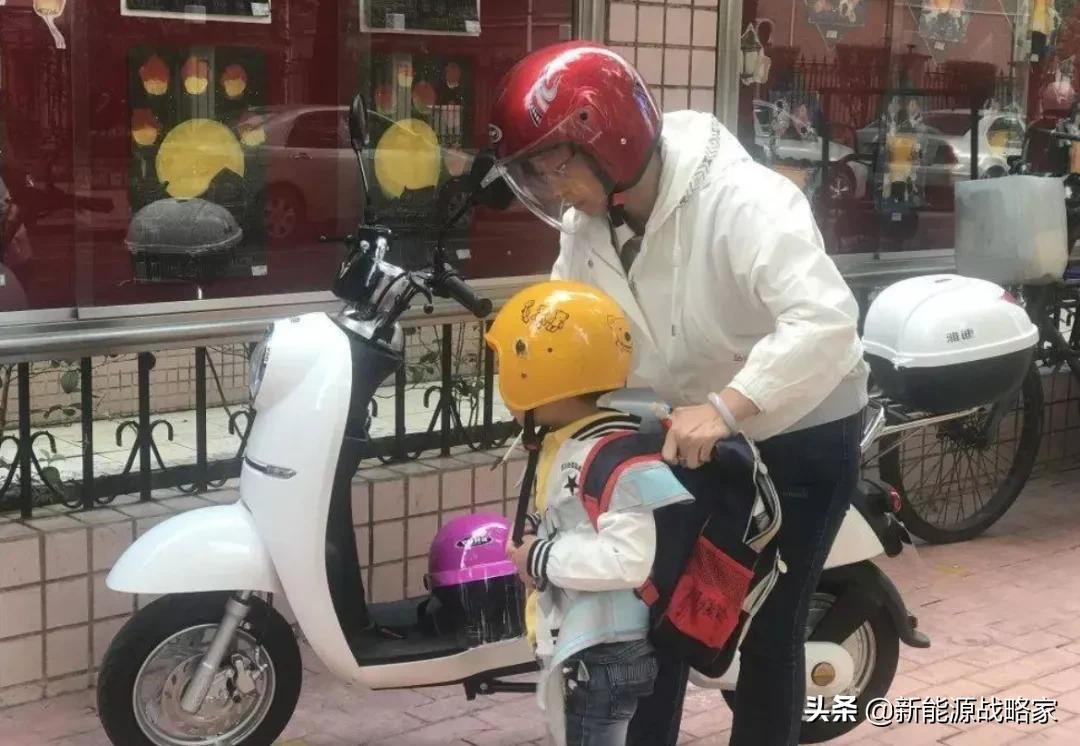 电动车明明有后座，却不能载人？网友表示不理解，终于有回复了