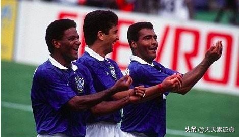 2014年巴西队阵容（单论纸面实力，新世纪五届世界杯，哪支巴西队最强？）