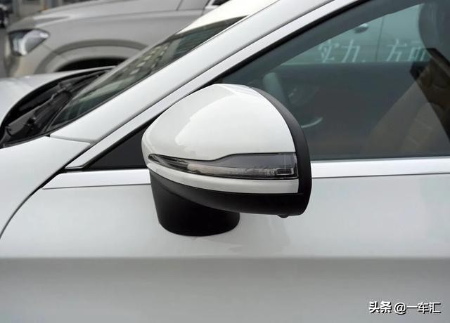 双门四座无框门，进口奔驰C200轿跑车，这颜值能否成为小姐姐最爱