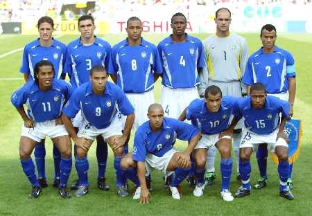 巴西英格兰2002世界杯集锦(重说经典之2002年英巴大战：小罗惊艳出世，韩日世界杯唯一名局)