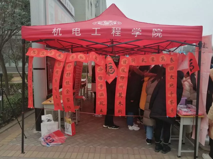 搞笑、有才！大学宿舍对联来啦：年年岁岁不挂科，朝朝暮暮有帅哥