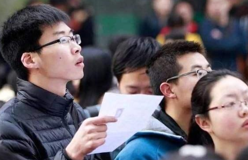 基层公务员晒出工资单，透露公务员真实待遇，和想象的不太一样