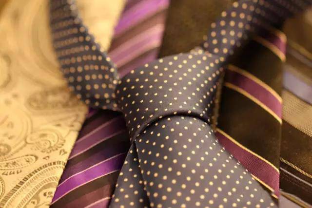 分享 |  职场男士必备的西装领带知识（2）：领带的四种常见系法