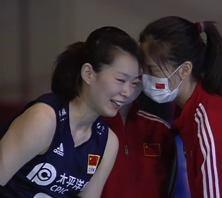 世界杯女排中國對日本結局是什么（0-3！中國女排罕見潰敗：慘遭日本隊橫掃，郎平黑臉，隊員竟笑了）
