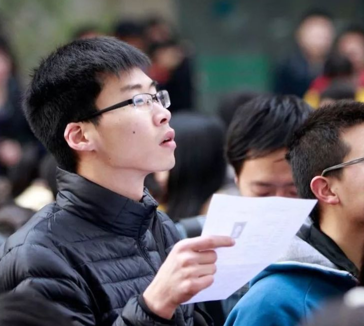 不顾被记录在诚信档案的影响，几十万考生放弃国考，考生们怎么了