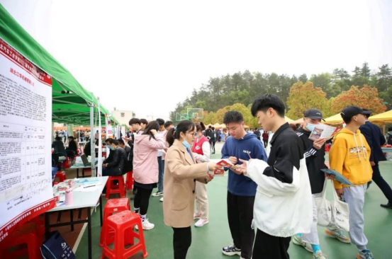 11个岗位抢1个人！湖北这所高校火了，500强、国企都来“抢人”