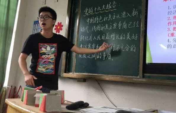 2021高考生想当老师选啥专业？4门学科需求量大，就业前景很好