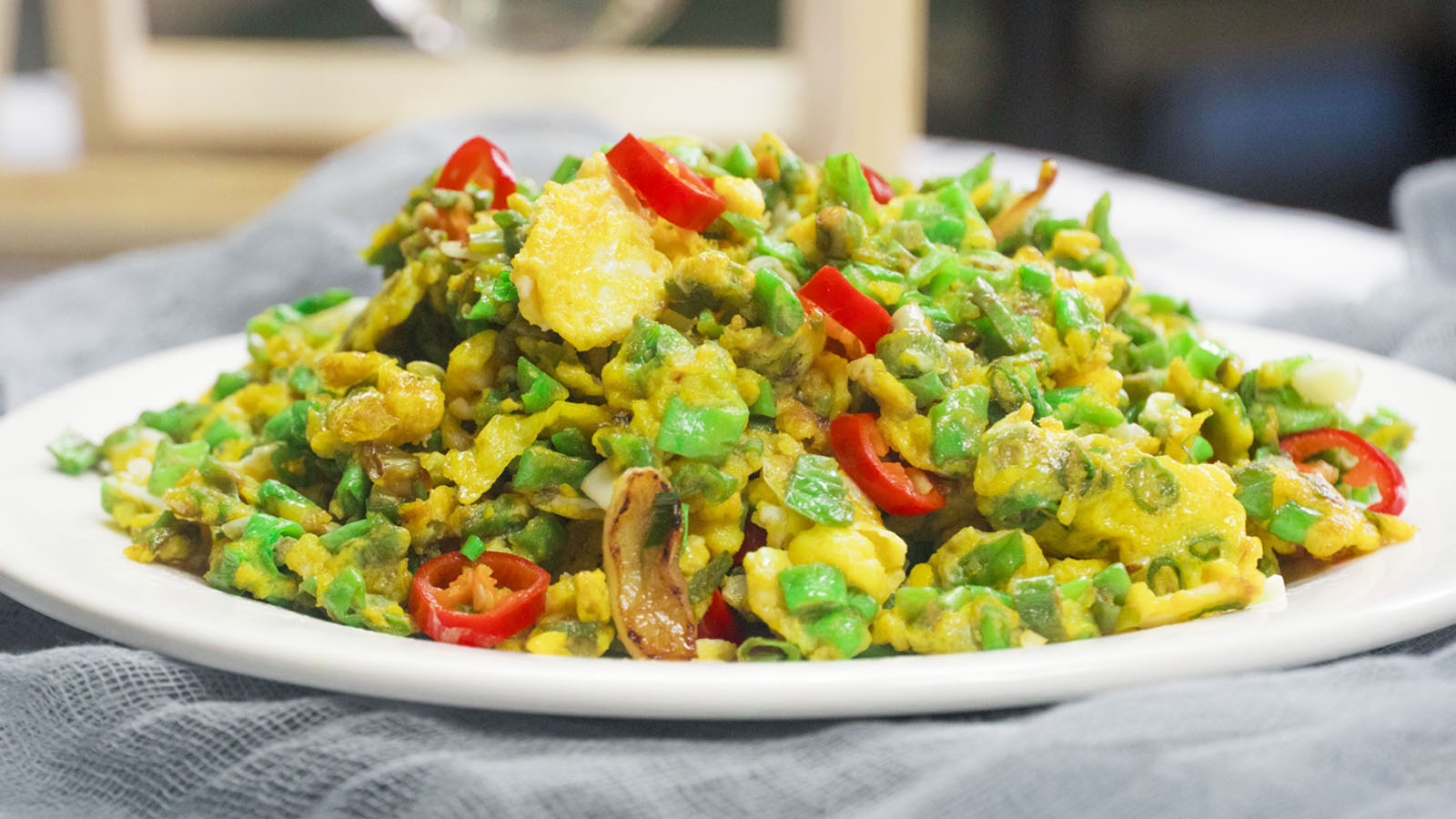 好香啊,这样做的豆角是不是非常的简单呢,加了鸡蛋后香气扑面而来