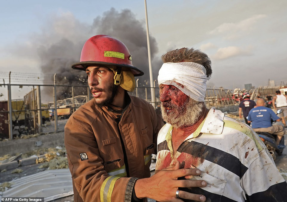 黎巴嫩爆炸(黎巴嫩首都大爆炸4000多人伤亡！现场仿佛世界末日，太惨了…)