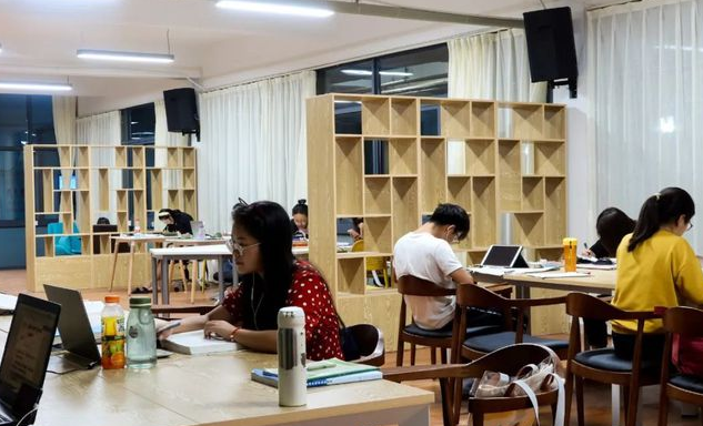 大学室友不肯均摊饮水机费用，我自掏腰包独自使用，却被同学孤立