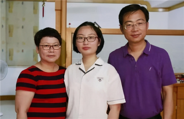 黄亦陈：687分摘状元上北大，获百万奖金，打破读书无用论