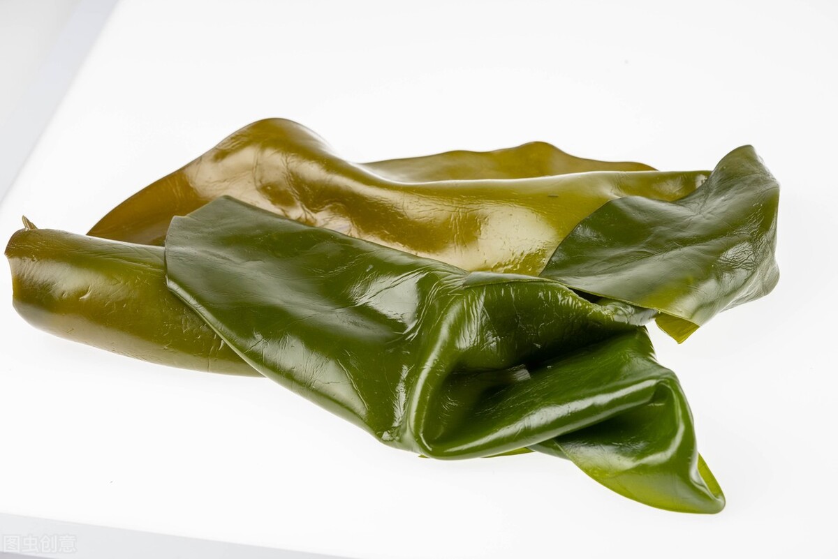 泡发海带时,只用清水可不够,2个重要步骤,海带厚嫩鲜美没腥味