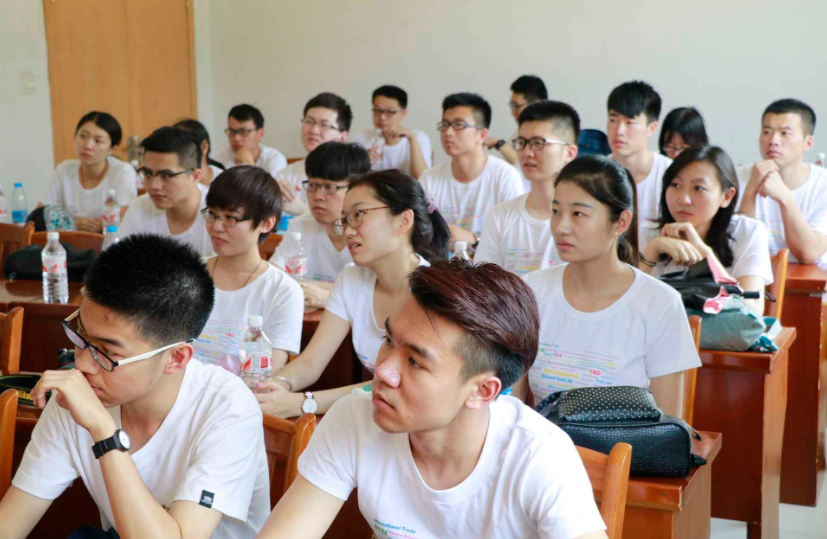 大学生要不要竞选班干部，过来人说：要，选对了利于就业