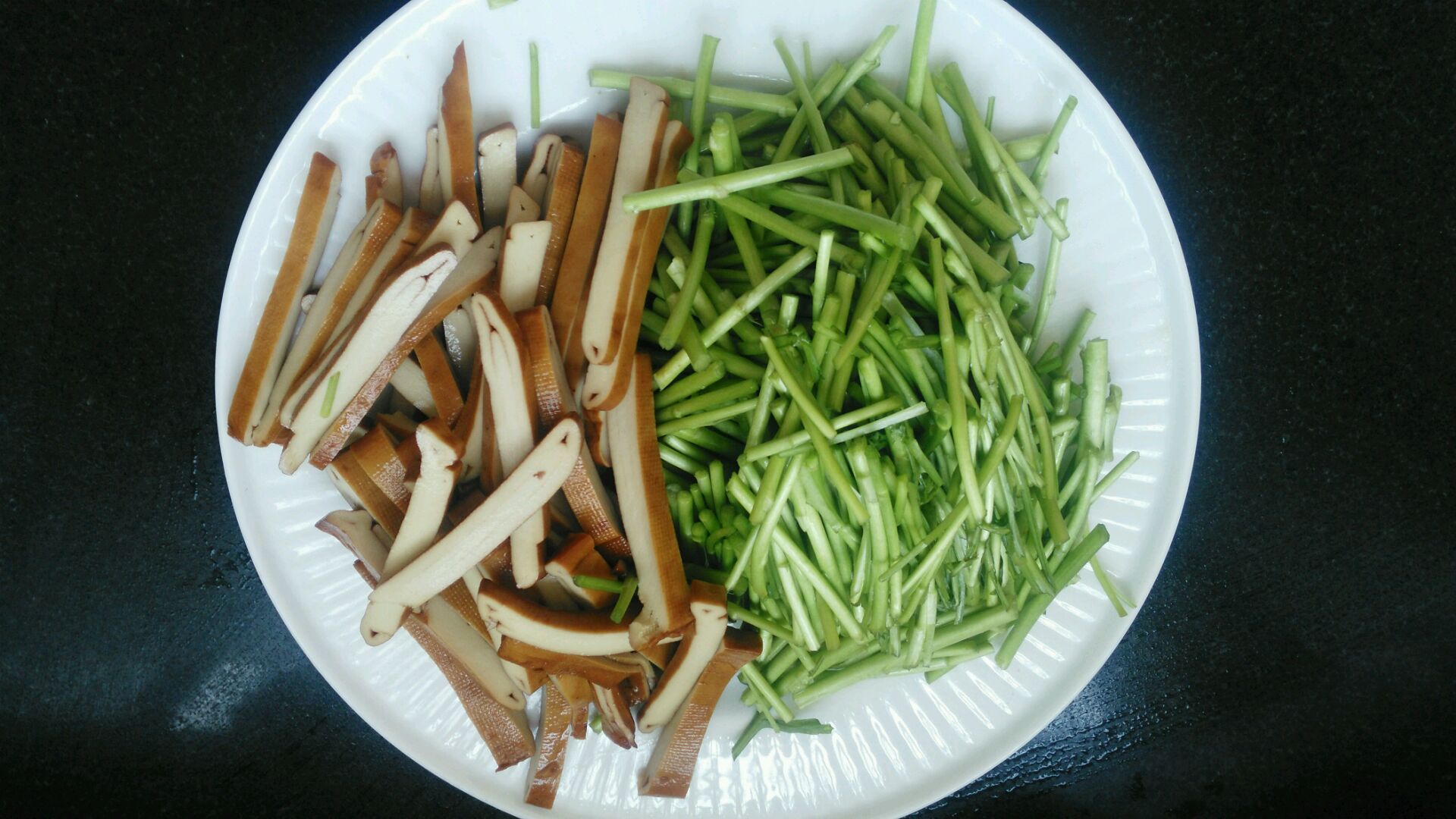 图片[4]-【芦蒿金针菇】做法步骤图 简单易做又解馋下饭-起舞食谱网