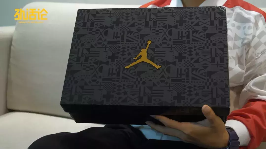 aj12世界杯白金价(AJ12世界杯“中国”配色，也拯救不了中美男篮)