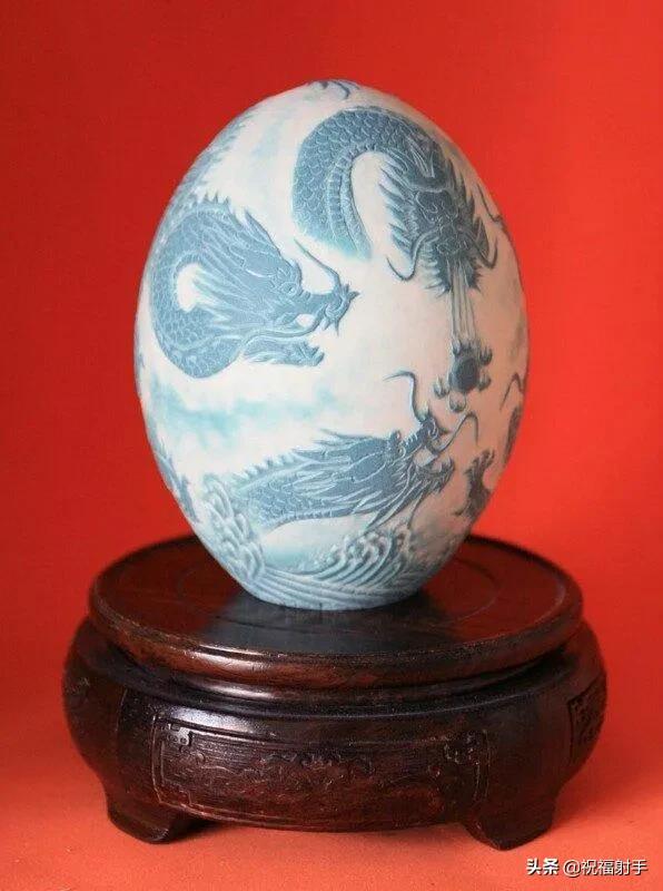 鸸鹋蛋工艺品孔雀全世界共有两种孔雀:蓝孔雀,又名印度孔雀,绿孔雀,又