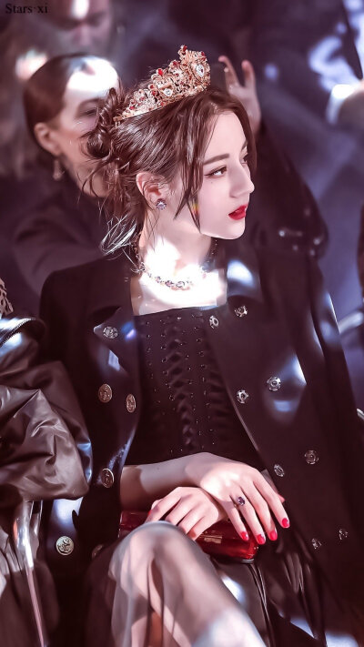 同是新疆籍女星，热巴和娜扎，被喜欢和被黑原来早已注定