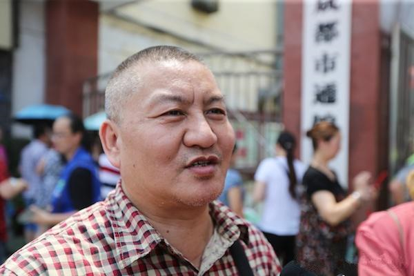 四川54岁“考王”梁实，共参加了25次高考，梦想考上川大光宗耀祖