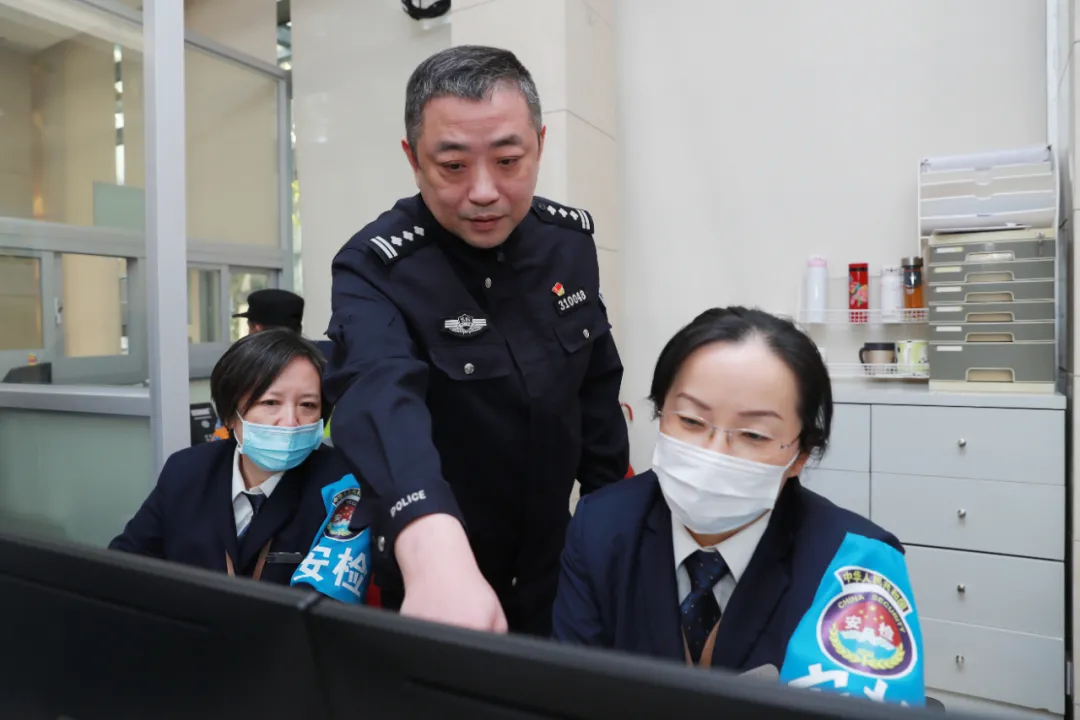 弹指一瞬间丨上海法院四位司法警察的人生剪影