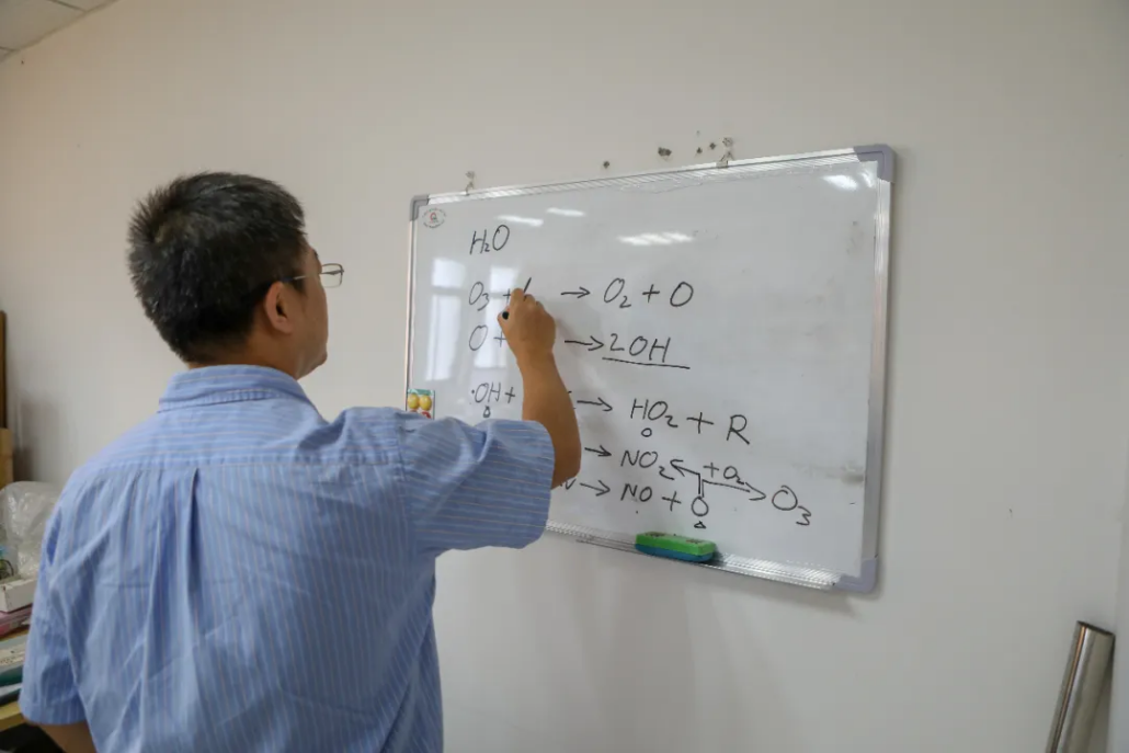 面对质疑，他用研究数据为中国正名，让我国拥有自己的大气检测仪！