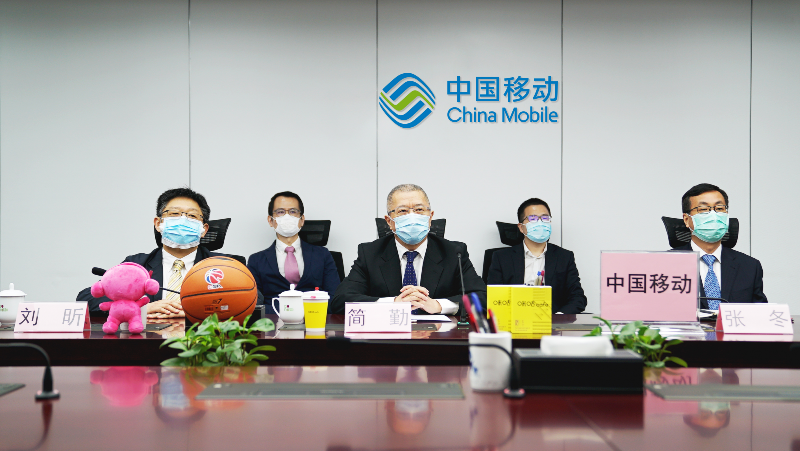 为什么cba是文字直播(解析CBA直播困局——腾讯、咪咕、CBA，一场三败皆伤的博弈)