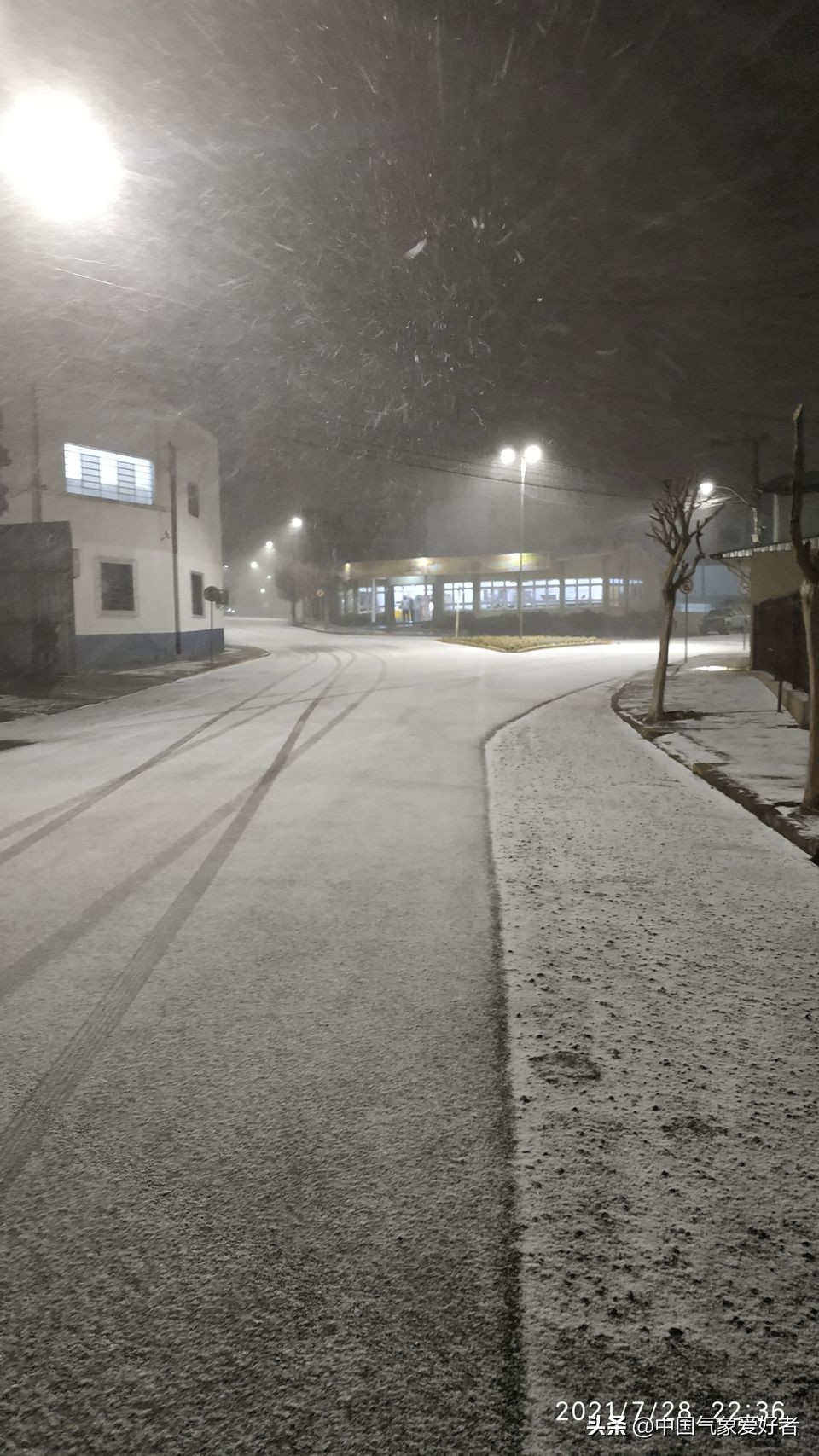 为什么巴西现在是冬天(气候确实不正常？巴西罕见寒潮暴风雪来袭，网友：六十年没见过)