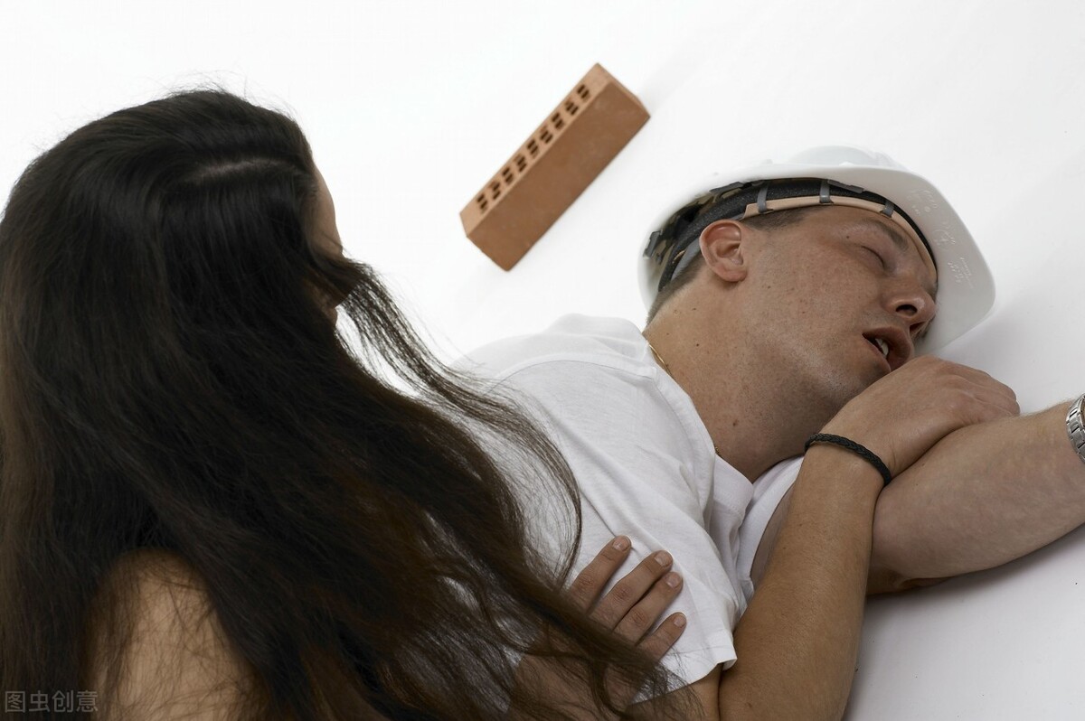 男人是否爱你，不能看他说得甜言蜜语，而要看他是否愿意给你这些