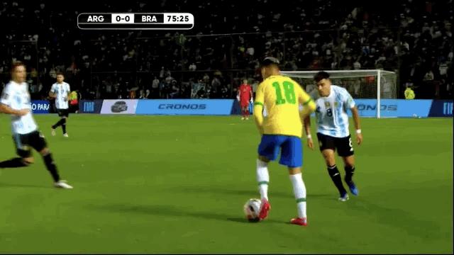世预赛-弗雷德远射中框 威尼修斯失良机 阿根廷巴西互交白卷