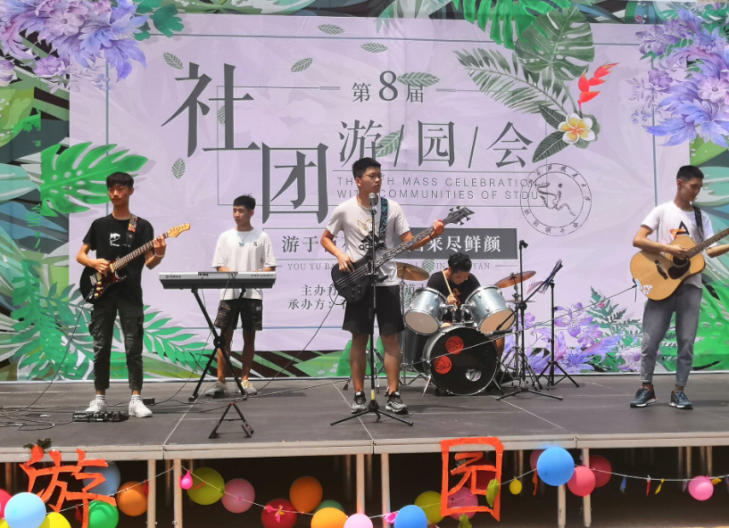 家庭条件一般的学生，大学里别碰这四个“社团”，后期超费钱