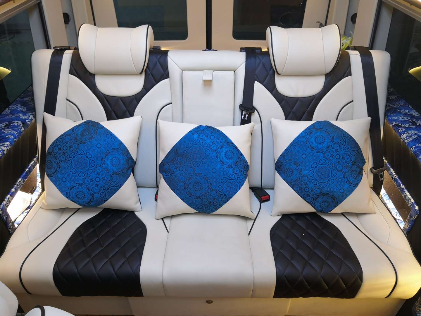 成功商务人士适用车推荐——江铃福特·新世代全顺豪华商旅车