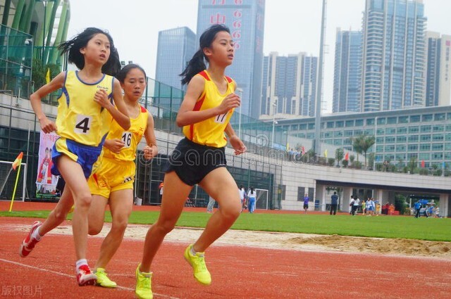 让他学什么格斗技术好(校园霸凌又发生了！孩子学什么搏击项目防身效果最好？)