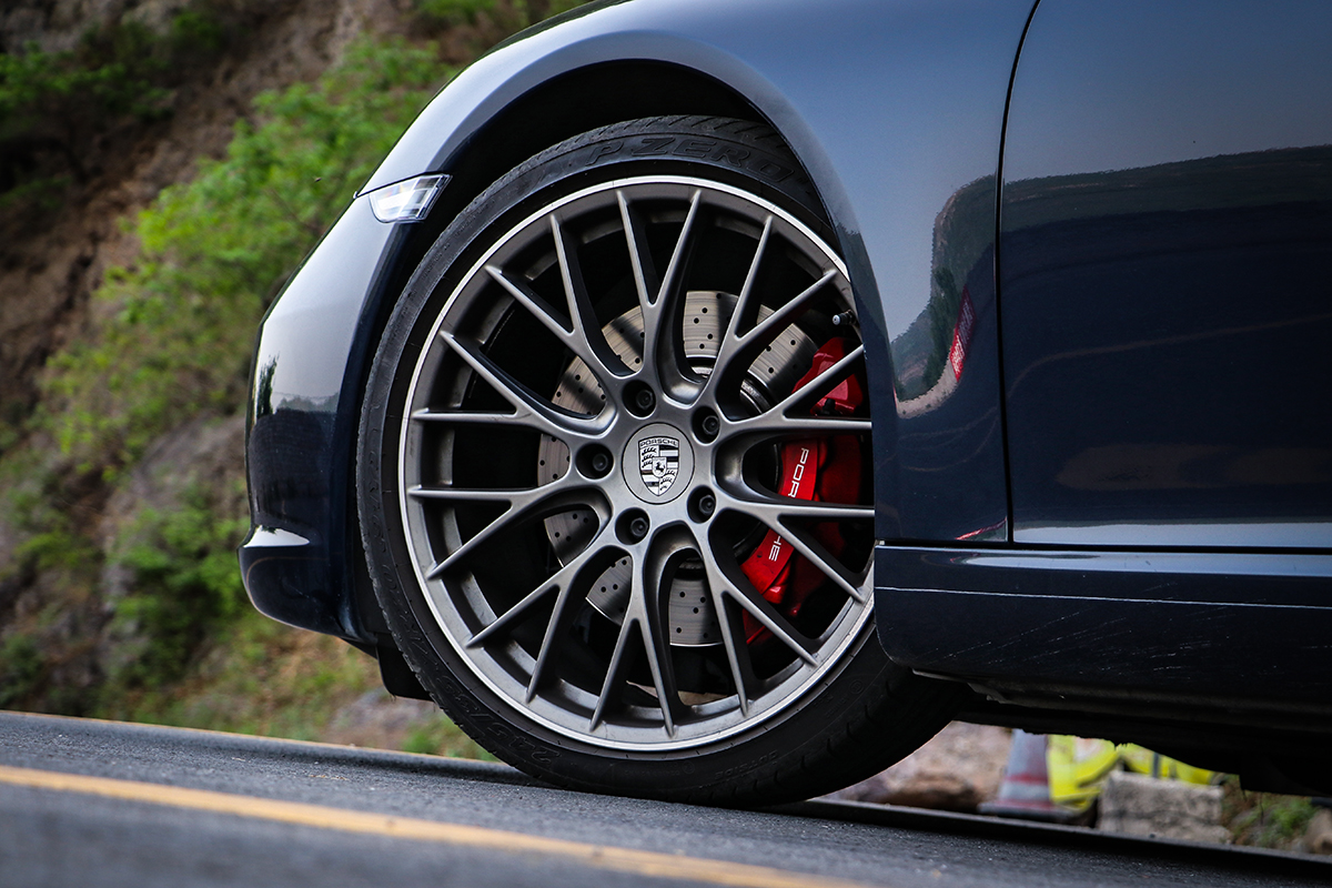 精分暴徒也懂柴米油盐 试驾911 Carrera S Cabriolet