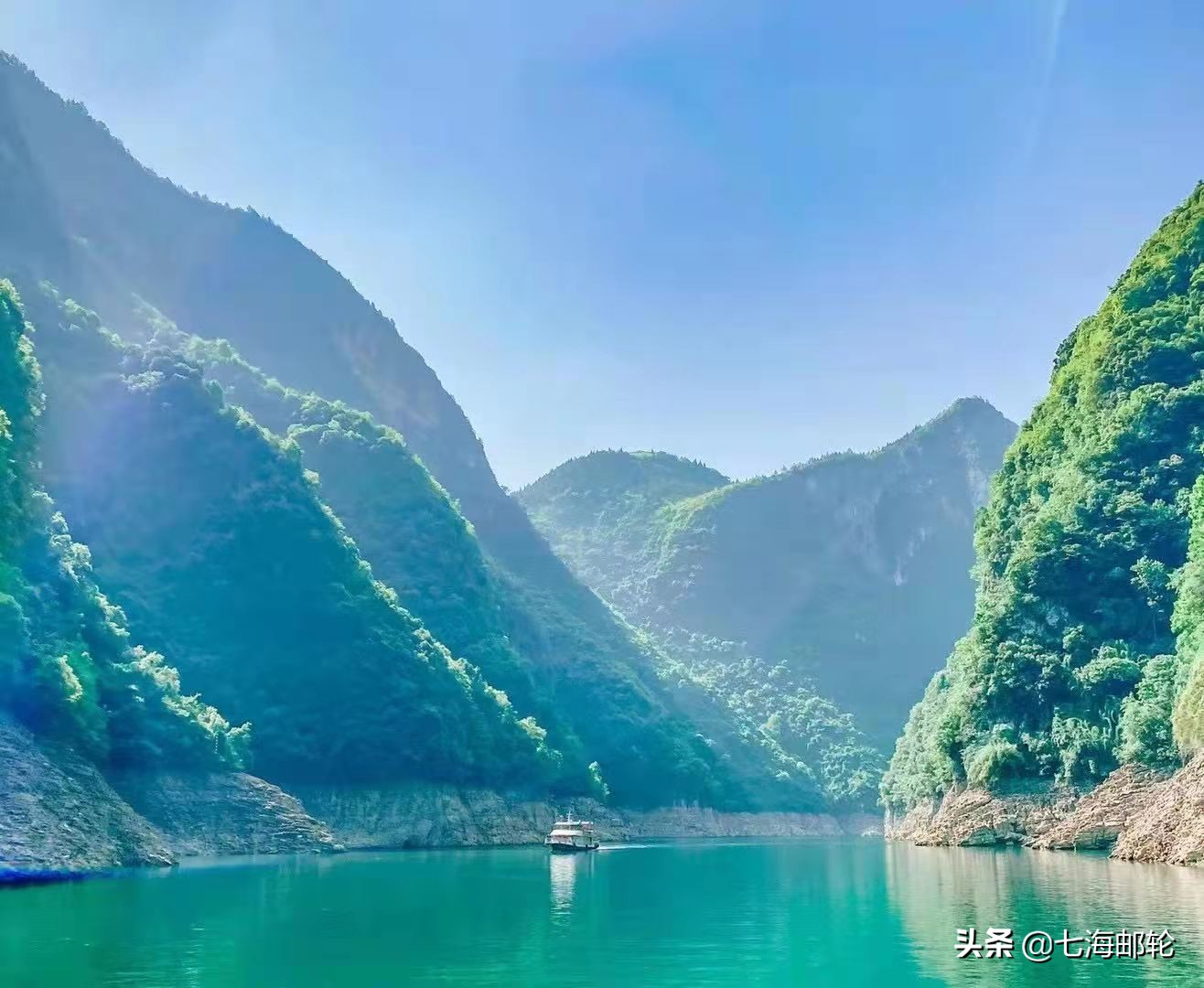 三峡大坝旅游景点（乘船游三峡）