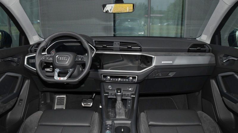 入门配置谁更丰富？奥迪Q3 Sportback对比宝马X2