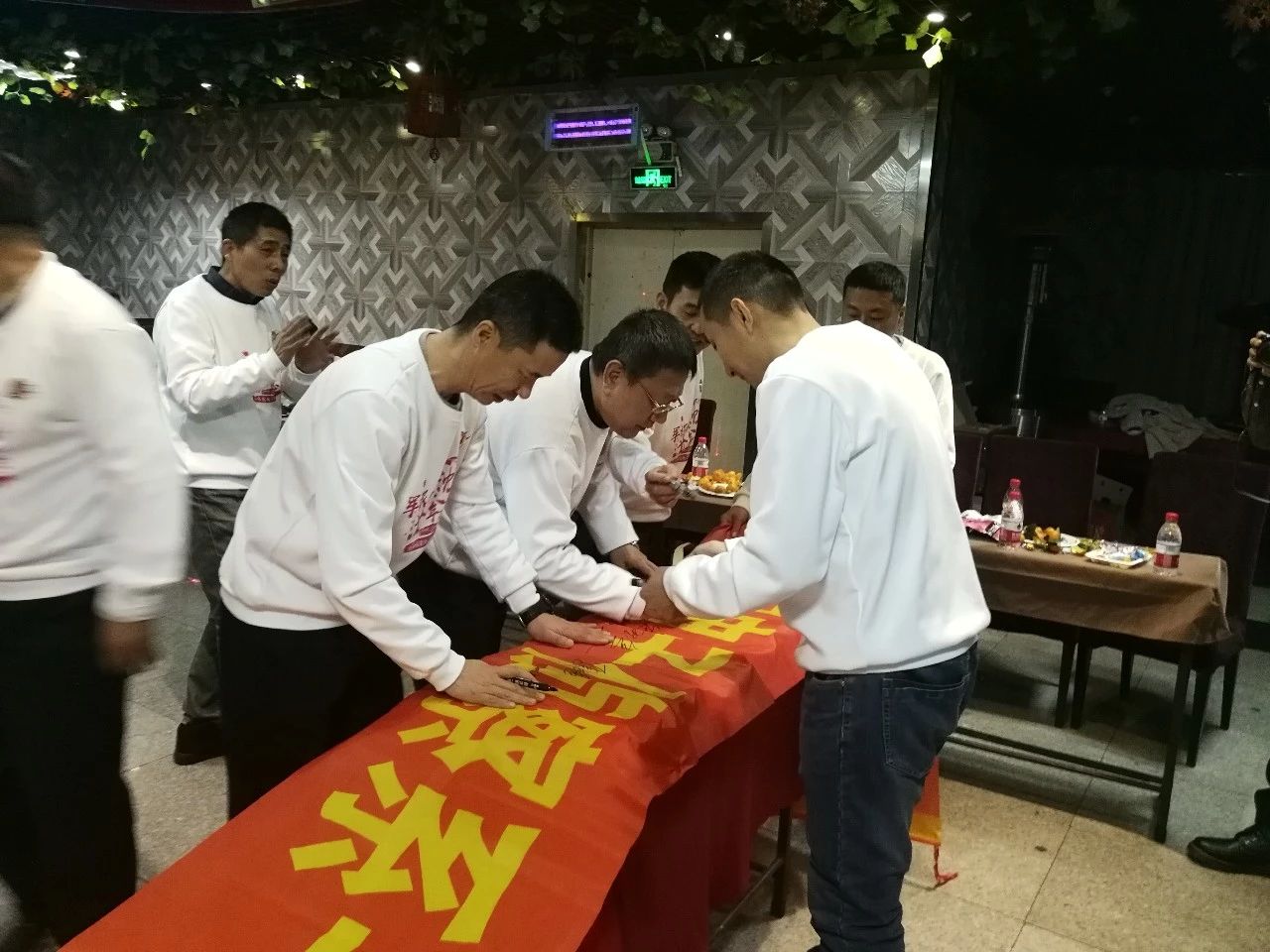 军校同学二十年再相聚——岁月不饶人，我们又何曾饶过岁月