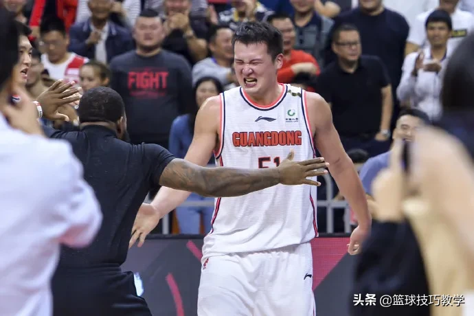 为什么cba中锋不来广东宏远(广东宏远中锋即将离队，这可是宏远的队宠啊)