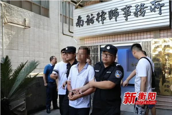 委托人嫌法院判决慢，连捅数刀致女律师身亡