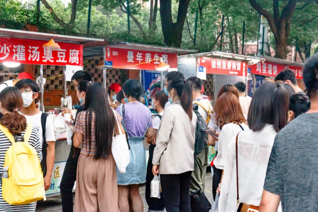 南京高校后街Battle战，一街更比一街香