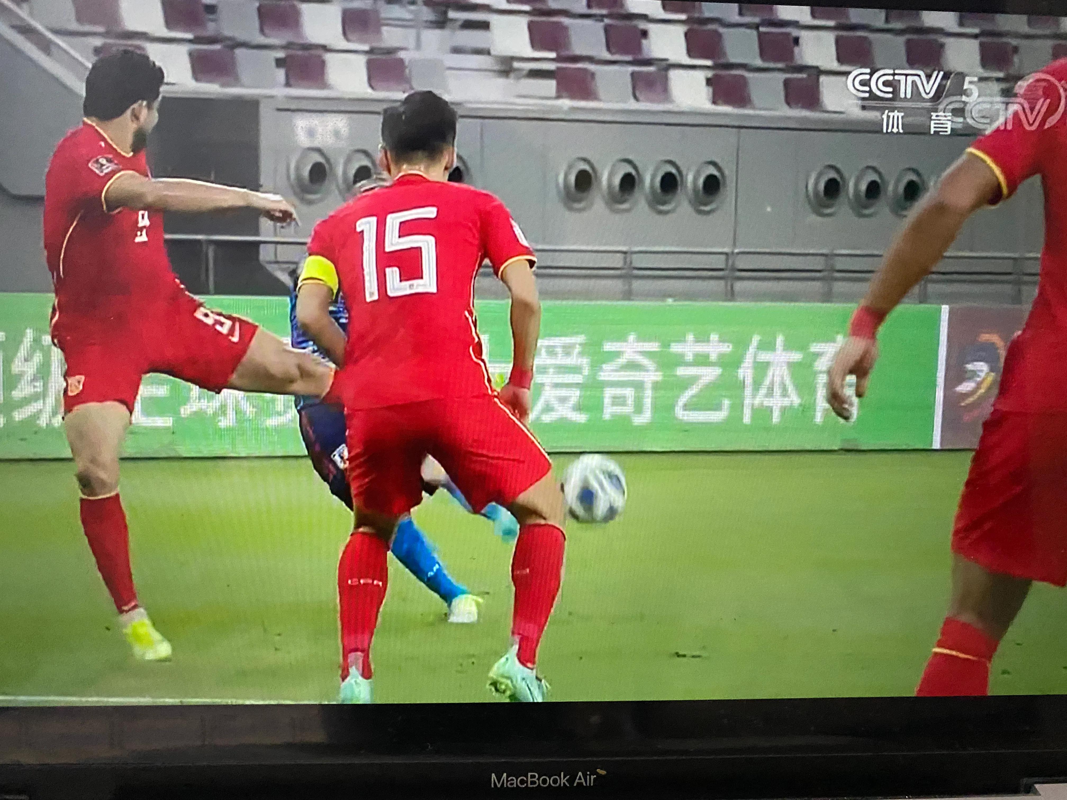 男足世界杯预选赛(我敢肯定颜骏凌一定是中国队当中拿球最多的球员！#世界杯